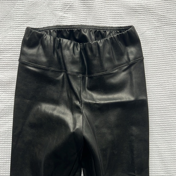 Aritzia, Wilfred, free, skin tight leggings in size extra small - Picture 2 of 5
